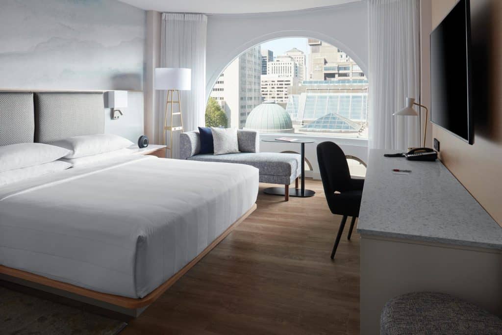 Hospitality-Tidan-Champlain-MH_YULCC_GENR_King_Bedroom_L-0622_EastLow