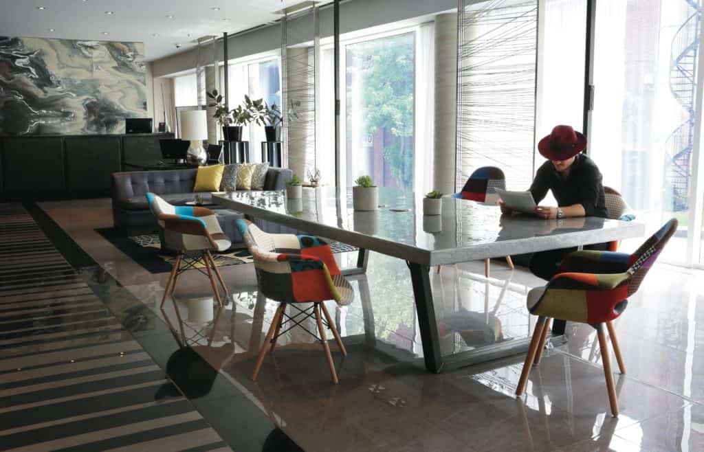 Hospitality-Tidan-H10-Lobby-Table-interactive
