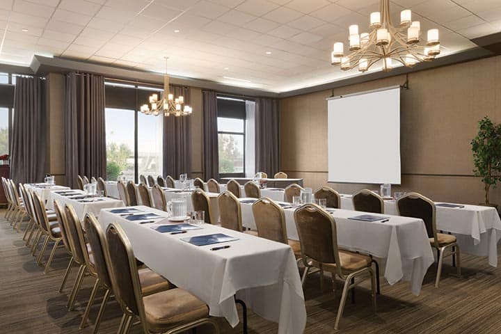 Hospitality-Tidan-TravelQc-quebec-city---henri-iv-neilson---1232754_26951010459_o